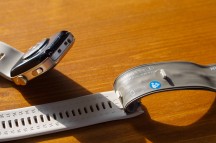 Removing the strap is easy and doesn't require any tools - Huawei Watch D2 review