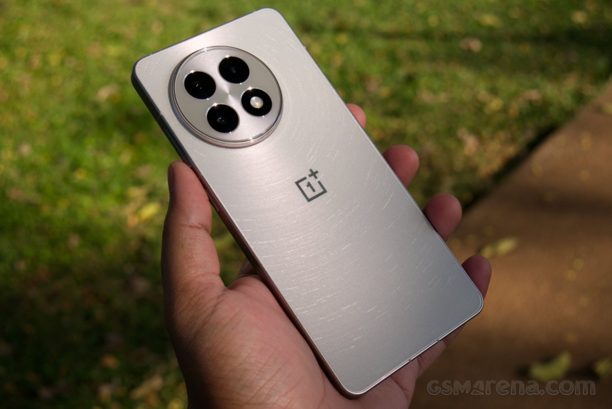 OnePlus 13 and OnePlus 13R in for review