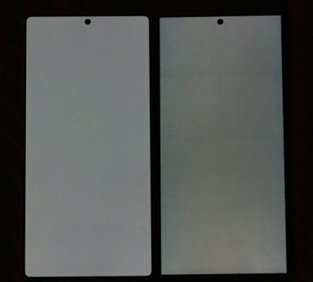 Samsung Galaxy S25 Ultra (left) vs. S24 Ultra (right) at a very low brightness setting